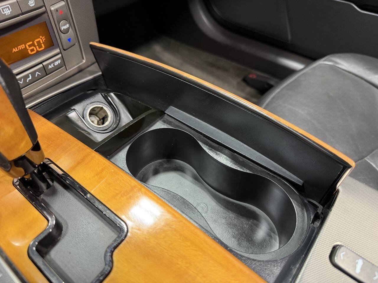 Used 2004 Cadillac XLR RWD image 39