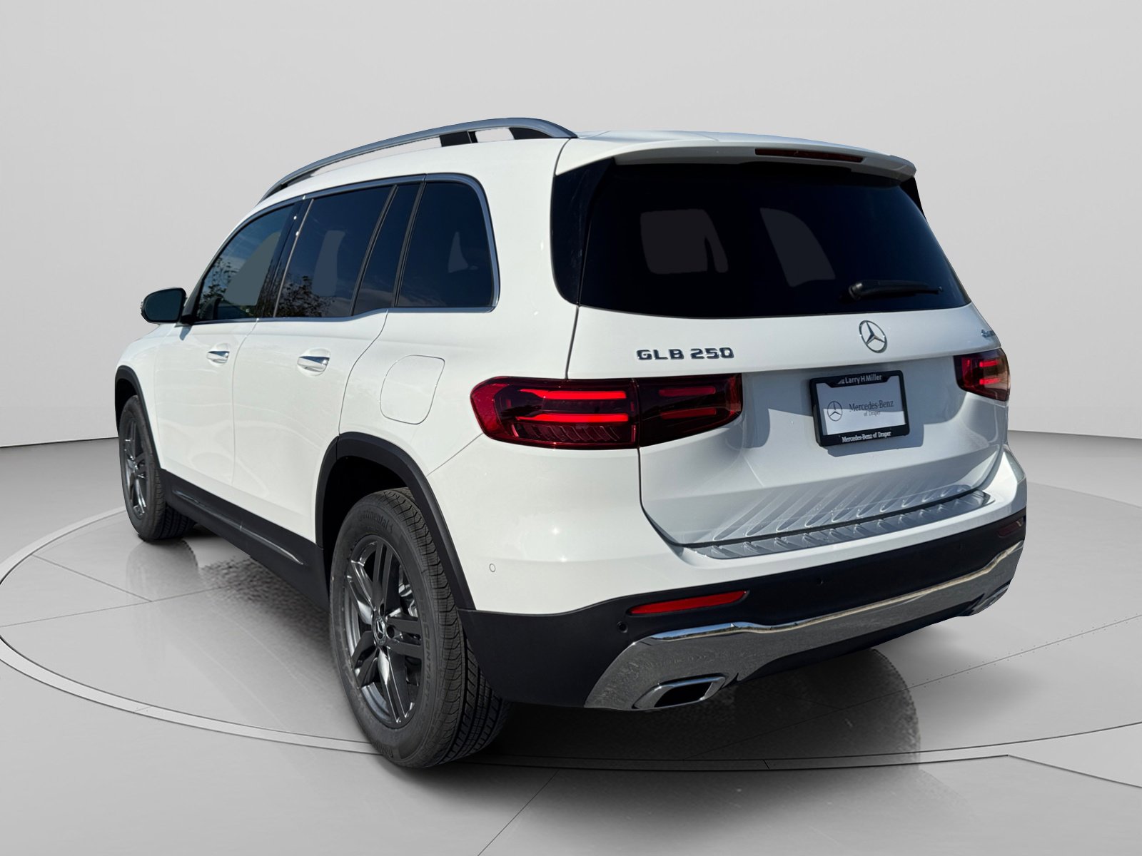 New 2026 Mercedes-Benz GLB 250 4MATIC image 3