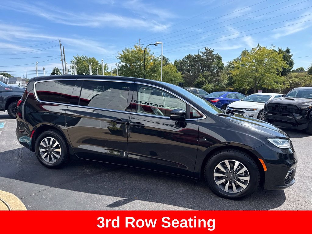 Used 2024 Chrysler Pacifica Limited FWD image 8