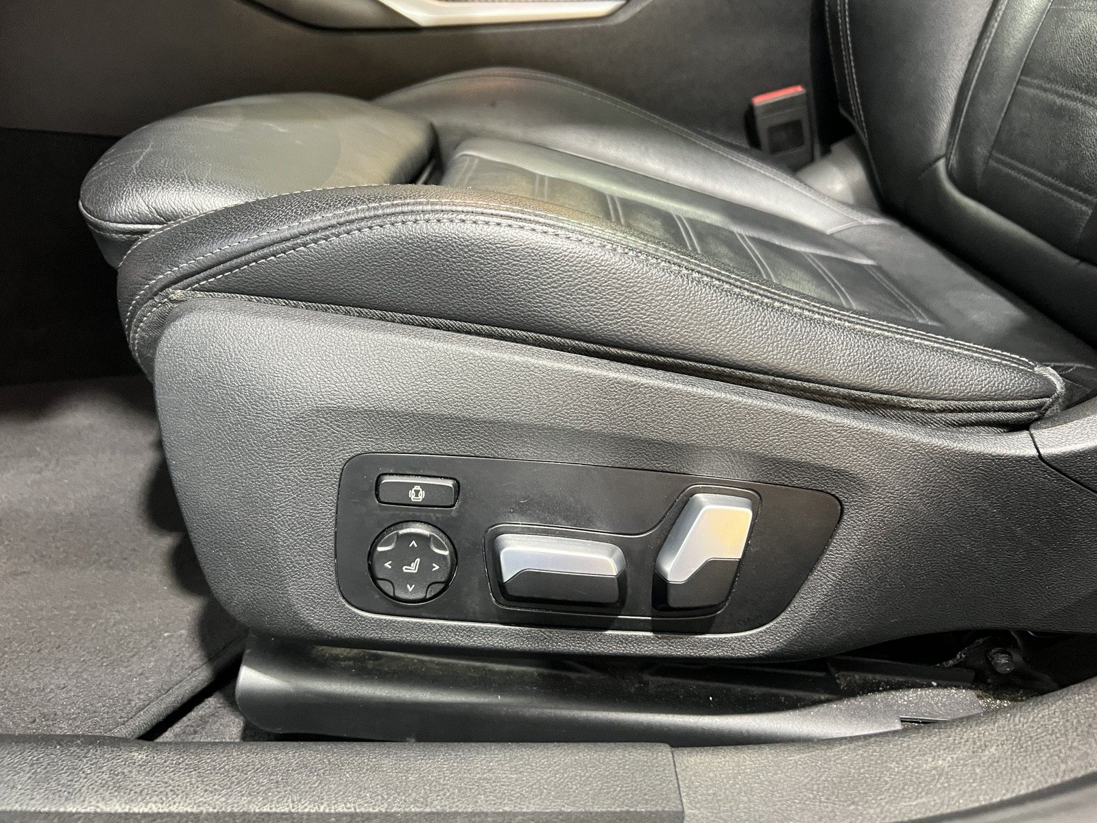 Used 2020 BMW 330i Sedan w/ M Sport Package RWD image 24