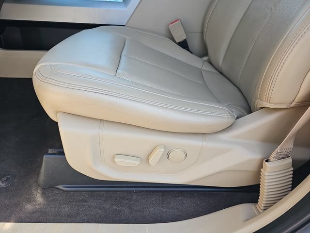 Used 2019 Ford F150 Lariat w/ Equipment Group 502A Luxury AWD/4WD image 18