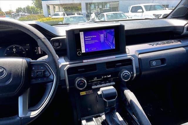 Certified 2025 Toyota Tacoma SR5 w/ SR5 Upgrade Package AWD/4WD image 10