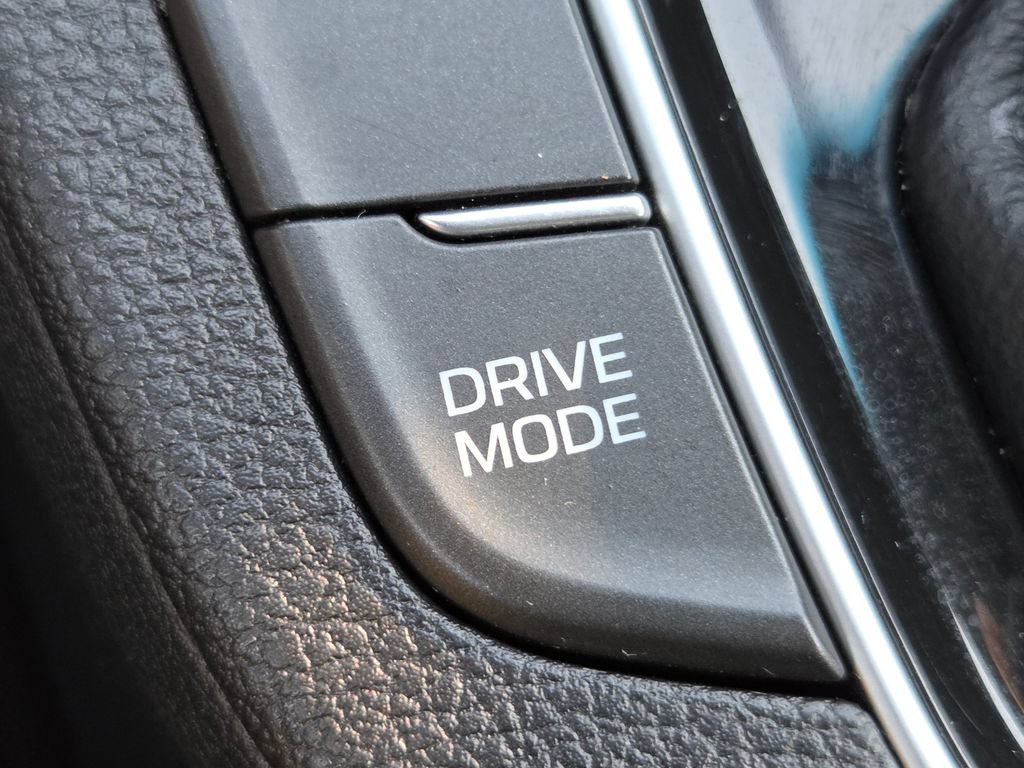 Used 2018 Hyundai Elantra GT FWD image 6