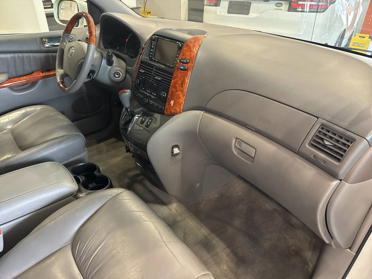 Used 2009 Toyota Sienna XLE Limited image 49