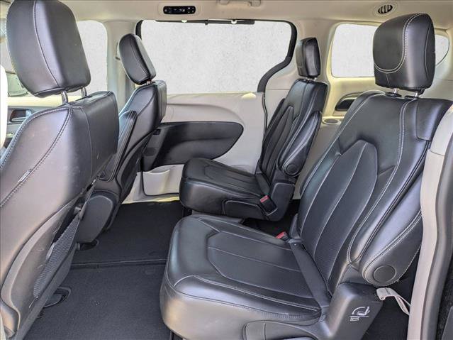 Used 2024 Chrysler Pacifica Touring-L FWD image 18