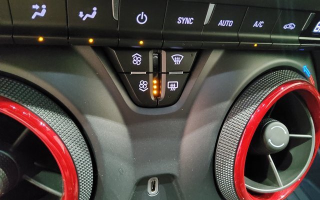 Used 2022 Chevrolet Blazer RS image 31