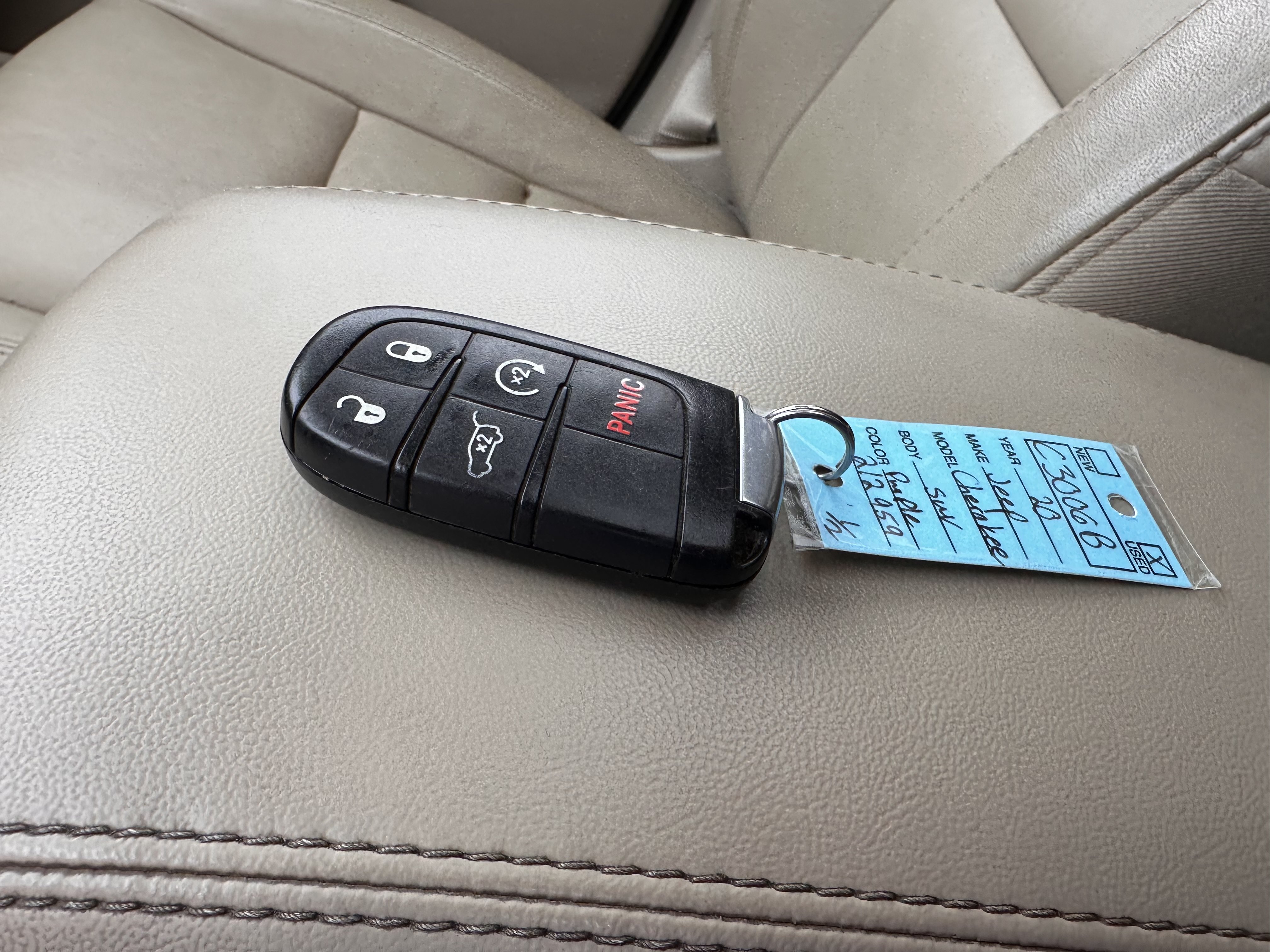 Used 2020 Jeep Grand Cherokee Limited w/ Premium Lighting Group AWD/4WD image 34