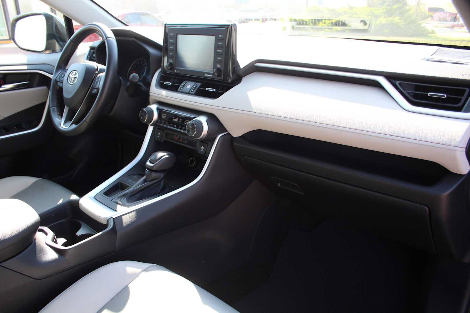 Used 2021 Toyota RAV4 XLE Premium FWD image 17