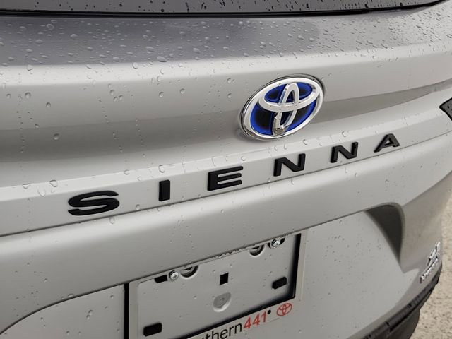 Used 2024 Toyota Sienna XLE FWD image 9