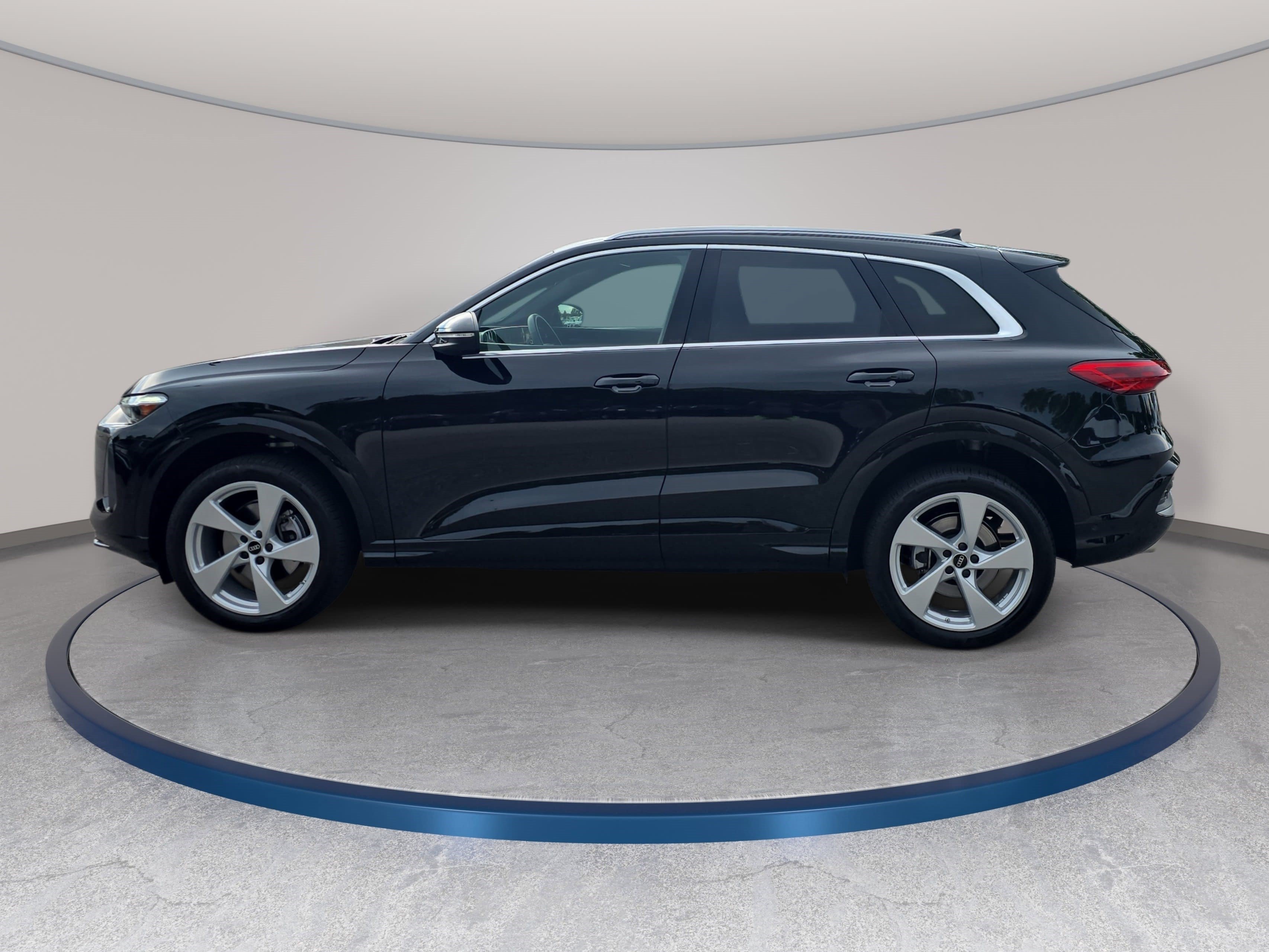 Certified 2025 Audi Q5 Premium Plus w/ Premium Plus AWD/4WD image 8