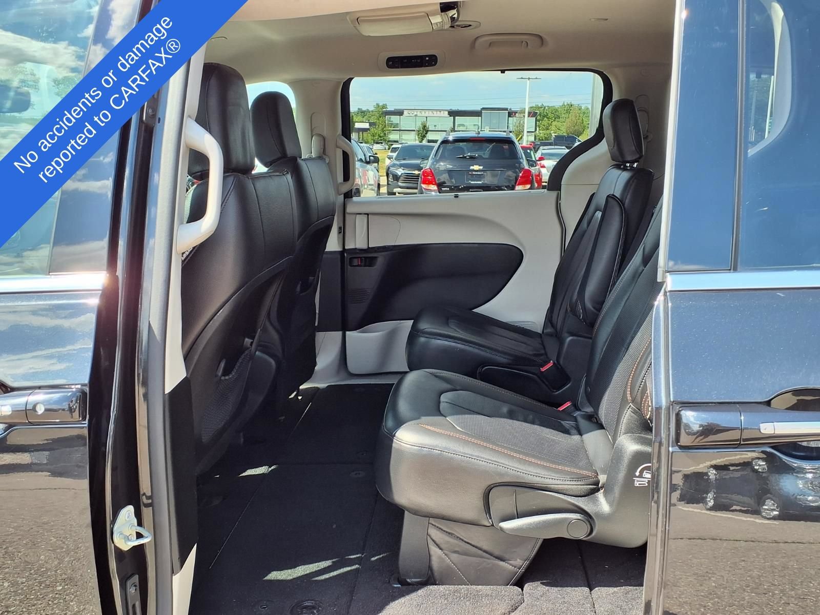 Used 2018 Chrysler Pacifica Touring-L FWD image 12