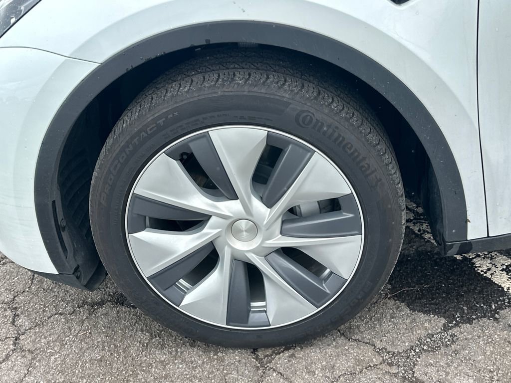 Used 2024 Tesla Model Y Long Range image 11