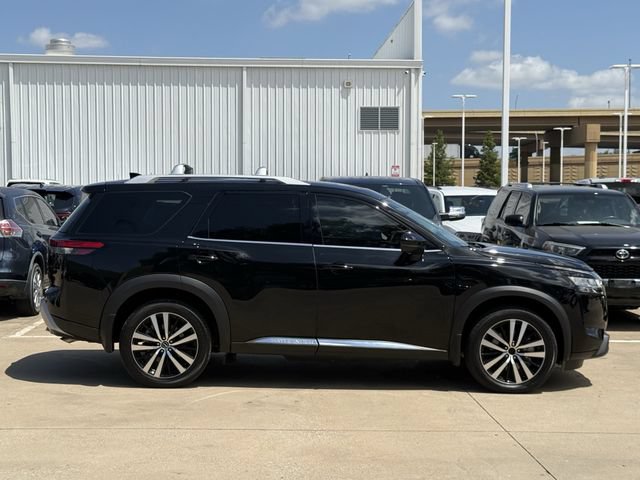 Used 2023 Nissan Pathfinder Platinum w/ Cargo Package AWD/4WD image 3