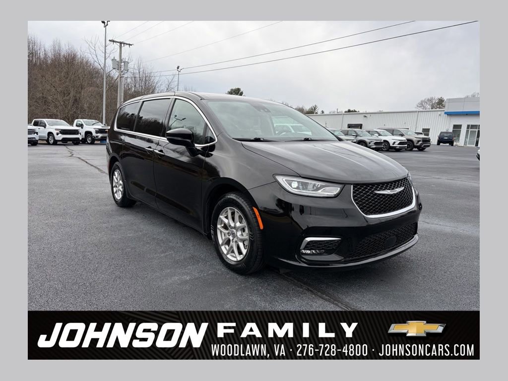 Used 2024 Chrysler Pacifica Touring-L image 1