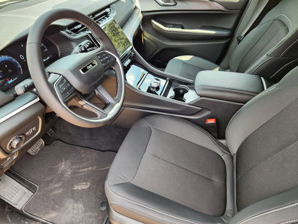 New 2025 Jeep Grand Cherokee L Laredo image 9