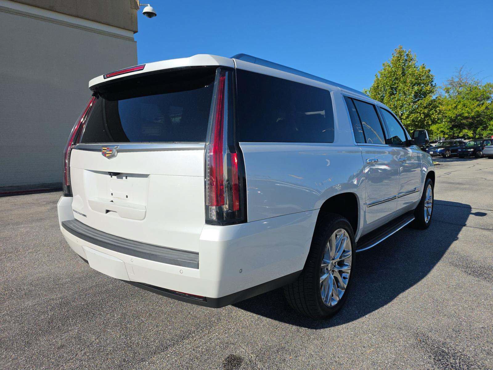 Used 2018 Cadillac Escalade ESV Luxury AWD/4WD image 3