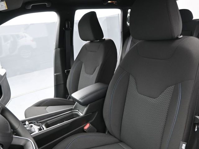 Used 2025 Jeep Compass Sport w/ Mopar Graphics Package AWD/4WD image 24