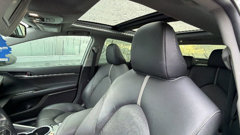 Used 2021 Toyota Camry XSE FWD image 10