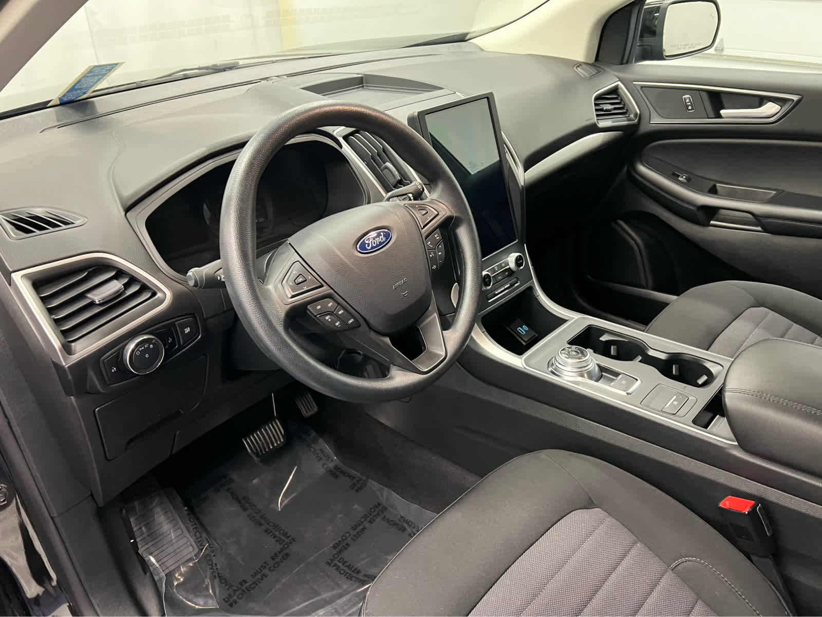 Used 2024 Ford Edge SE w/ Black Appearance Package image 16