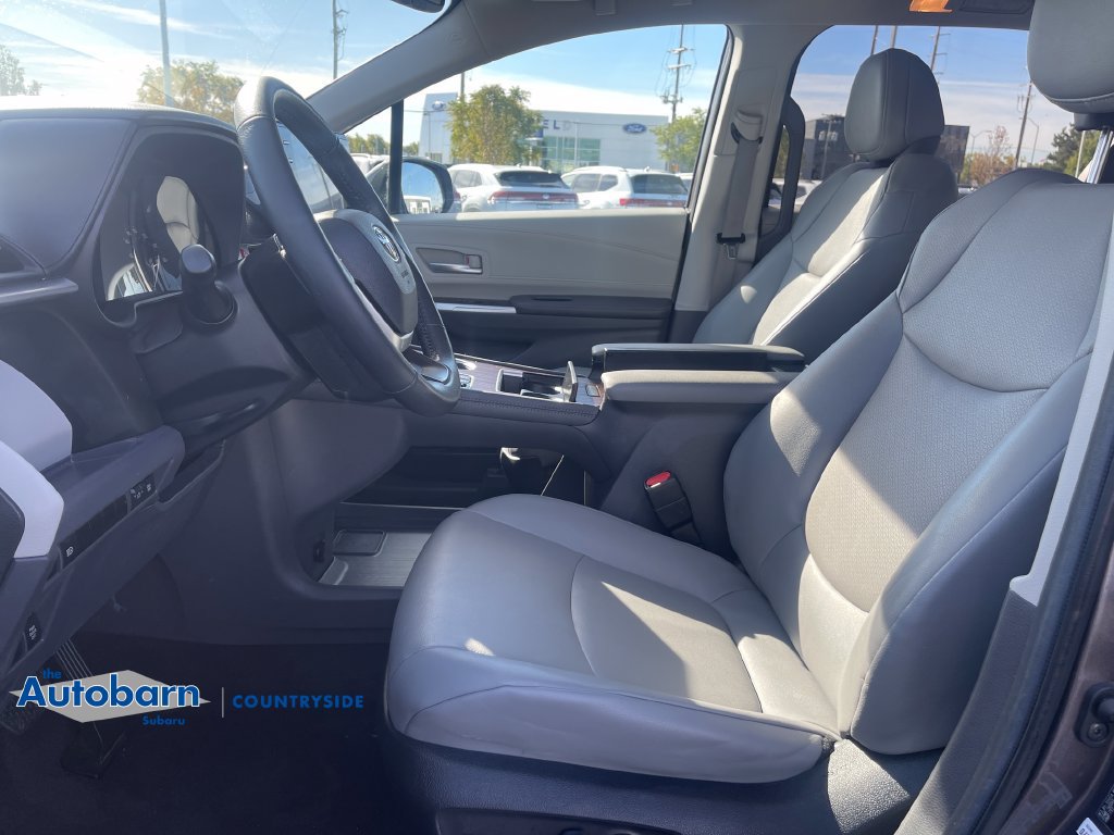 Used 2024 Toyota Sienna XLE AWD/4WD image 9