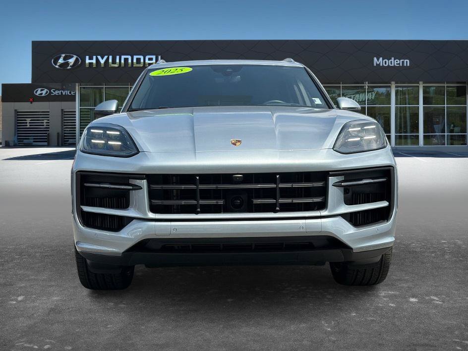 Used 2025 Porsche Cayenne AWD/4WD image 2