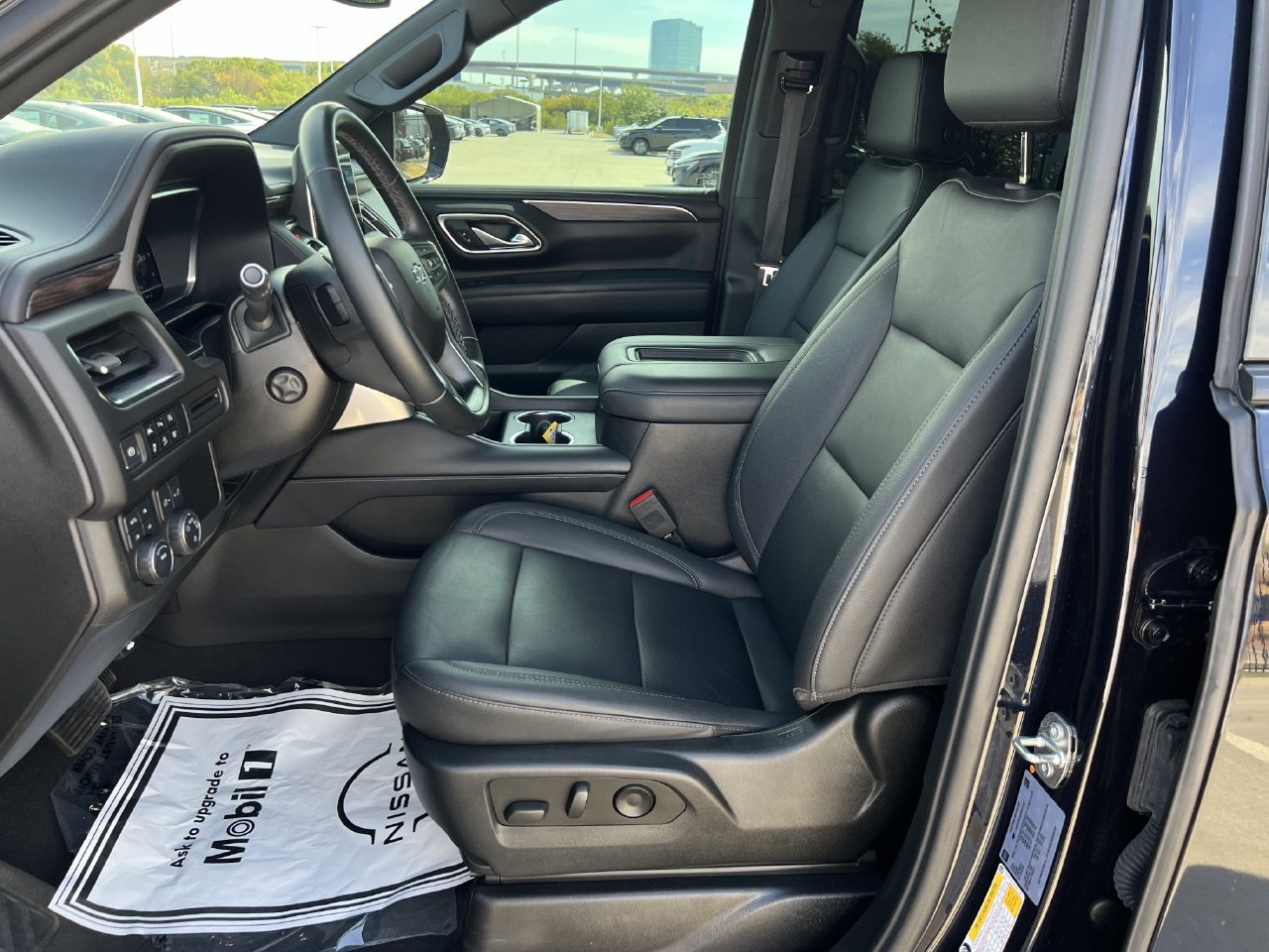Used 2023 Chevrolet Tahoe Z71 w/ Luxury Package AWD/4WD image 8