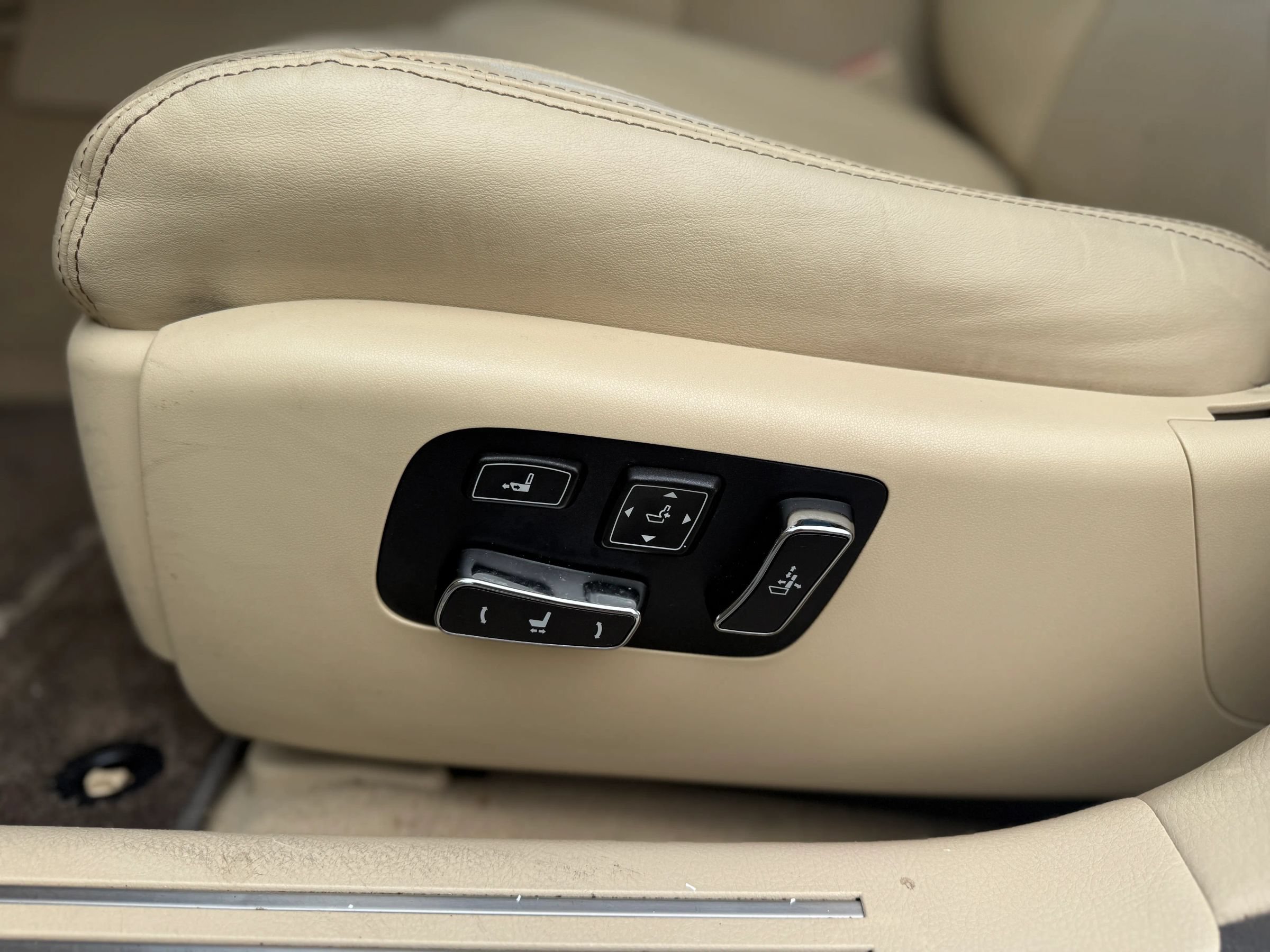 Used 2014 Lexus LS 460 L RWD image 22