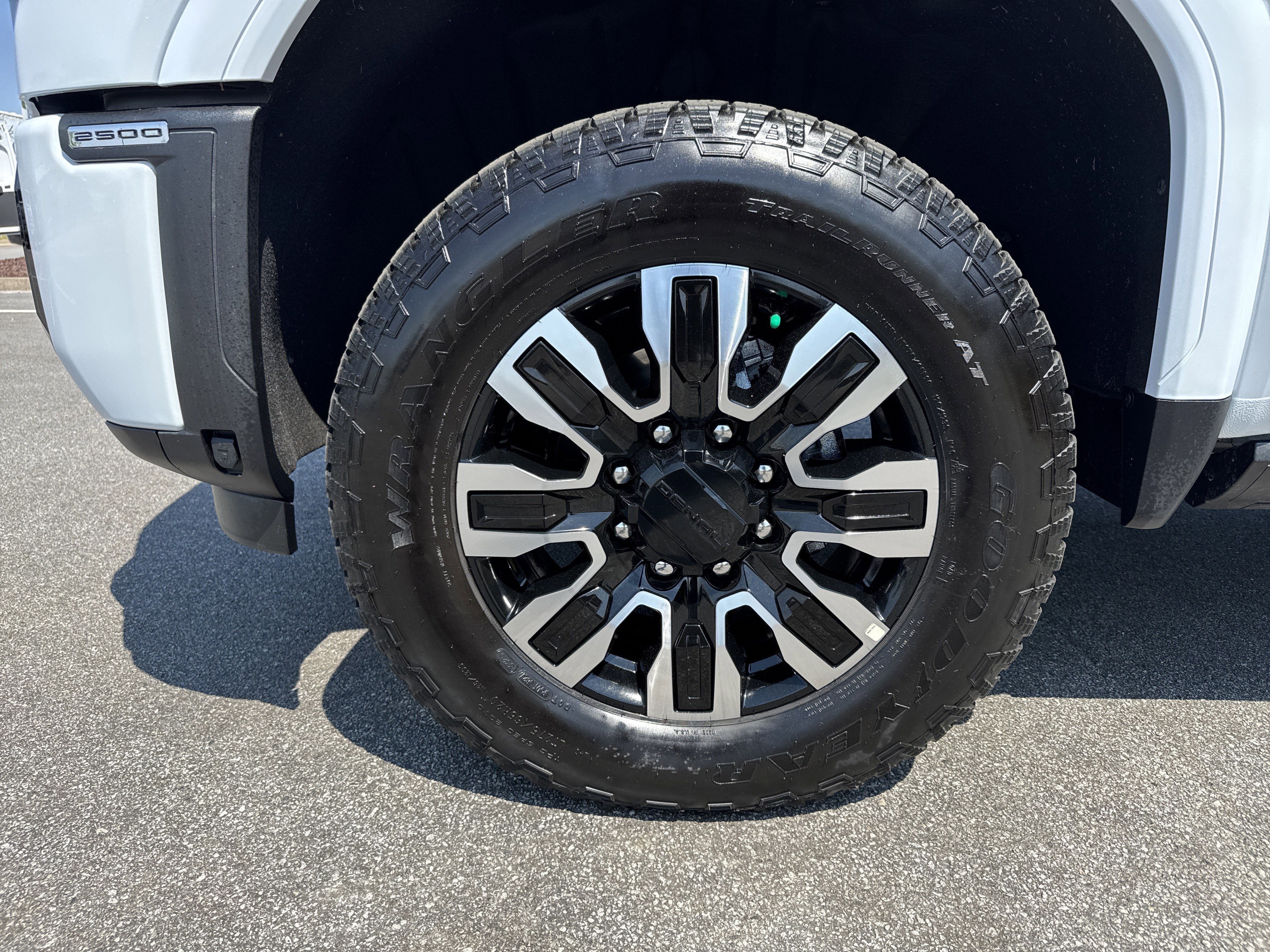 Used 2026 GMC Sierra 2500 Denali Ultimate AWD/4WD image 13