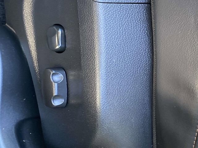 Used 2022 Chevrolet Trax LT w/ LT Convenience Package image 26