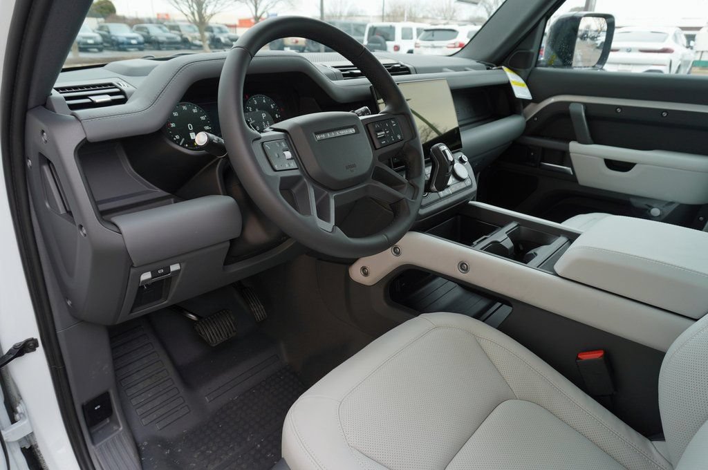 Certified 2026 Land Rover Defender 130 X-Dynamic SE AWD/4WD image 12