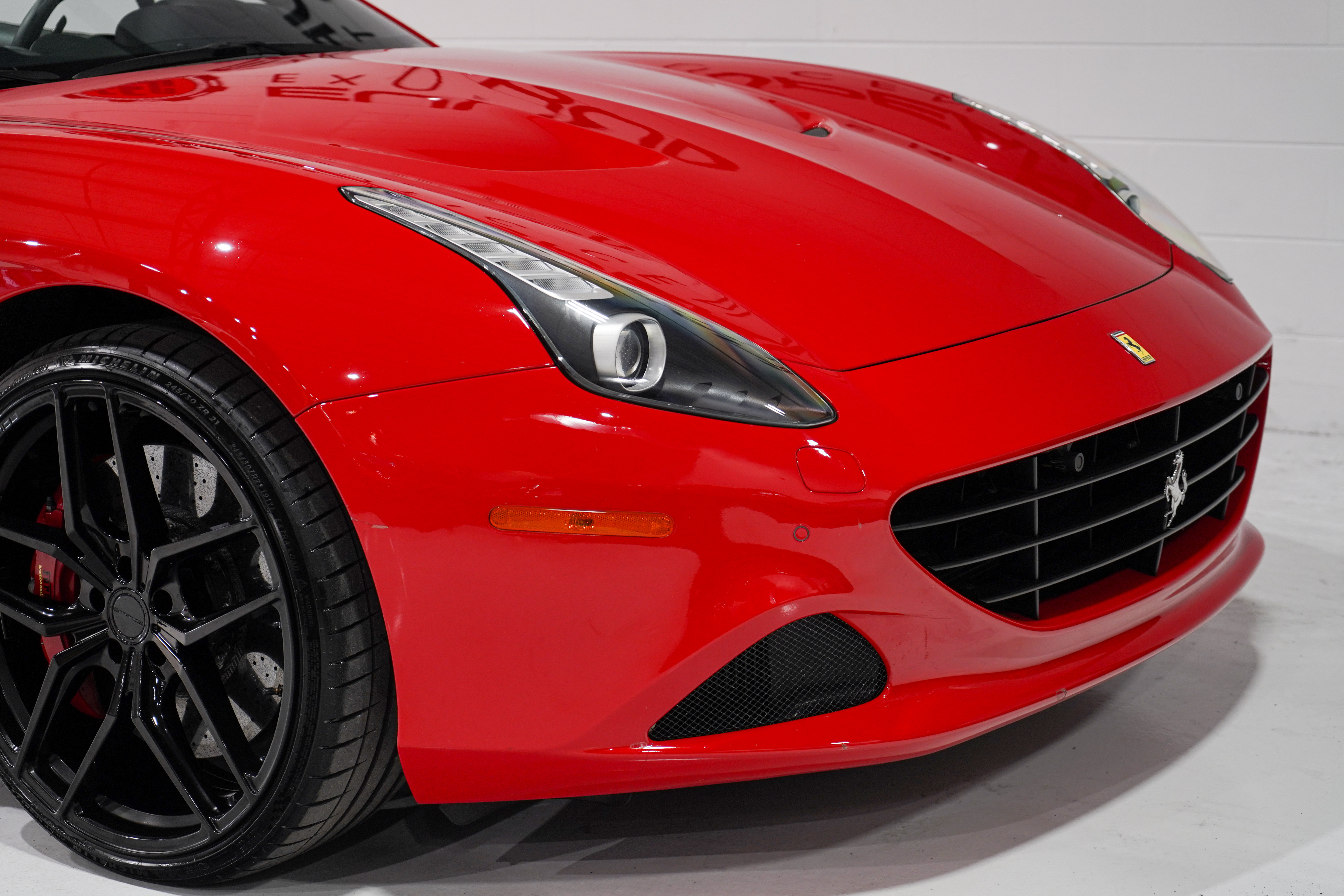 Used 2017 Ferrari California T RWD image 24