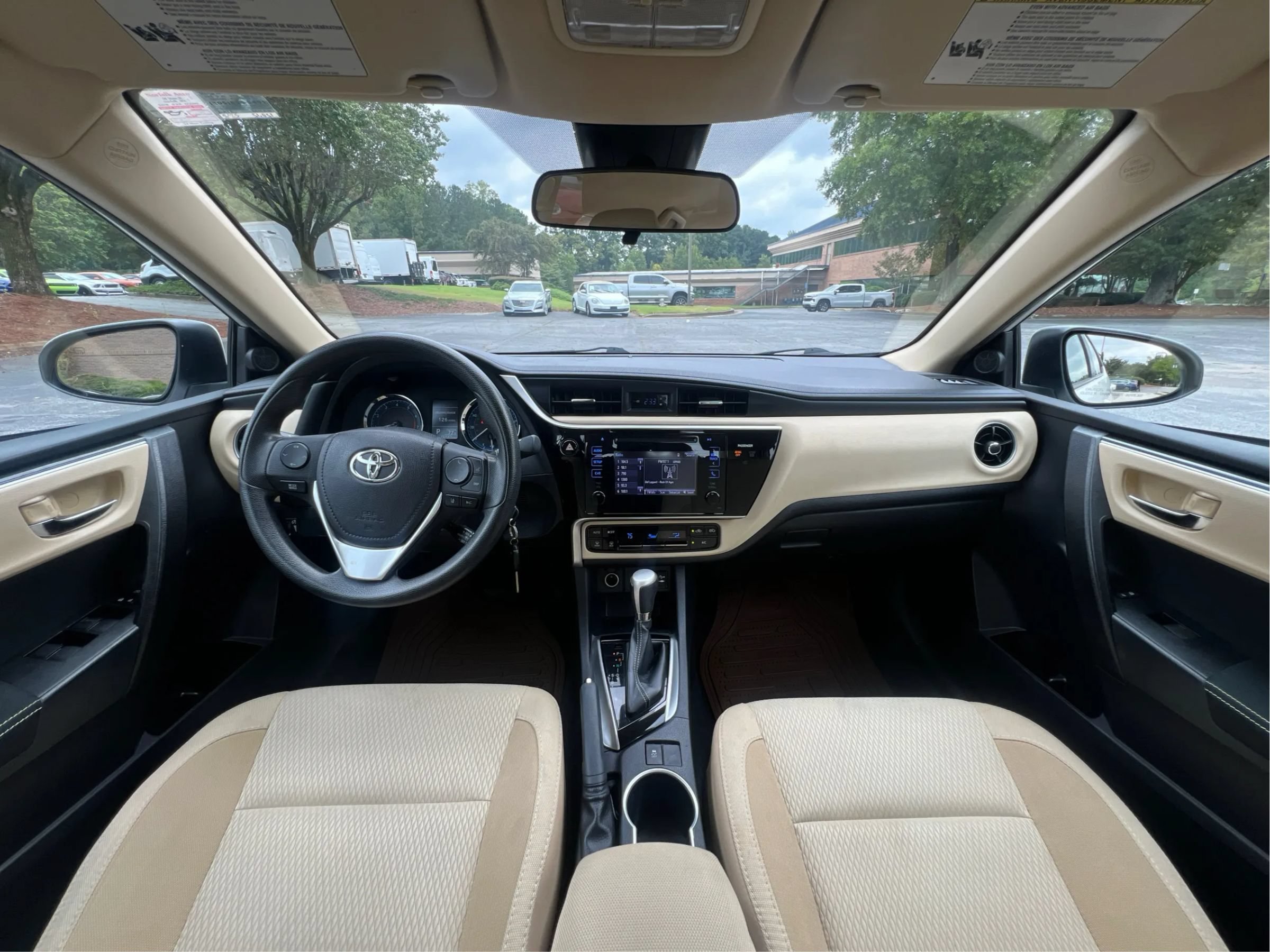 Used 2017 Toyota Corolla LE FWD image 28