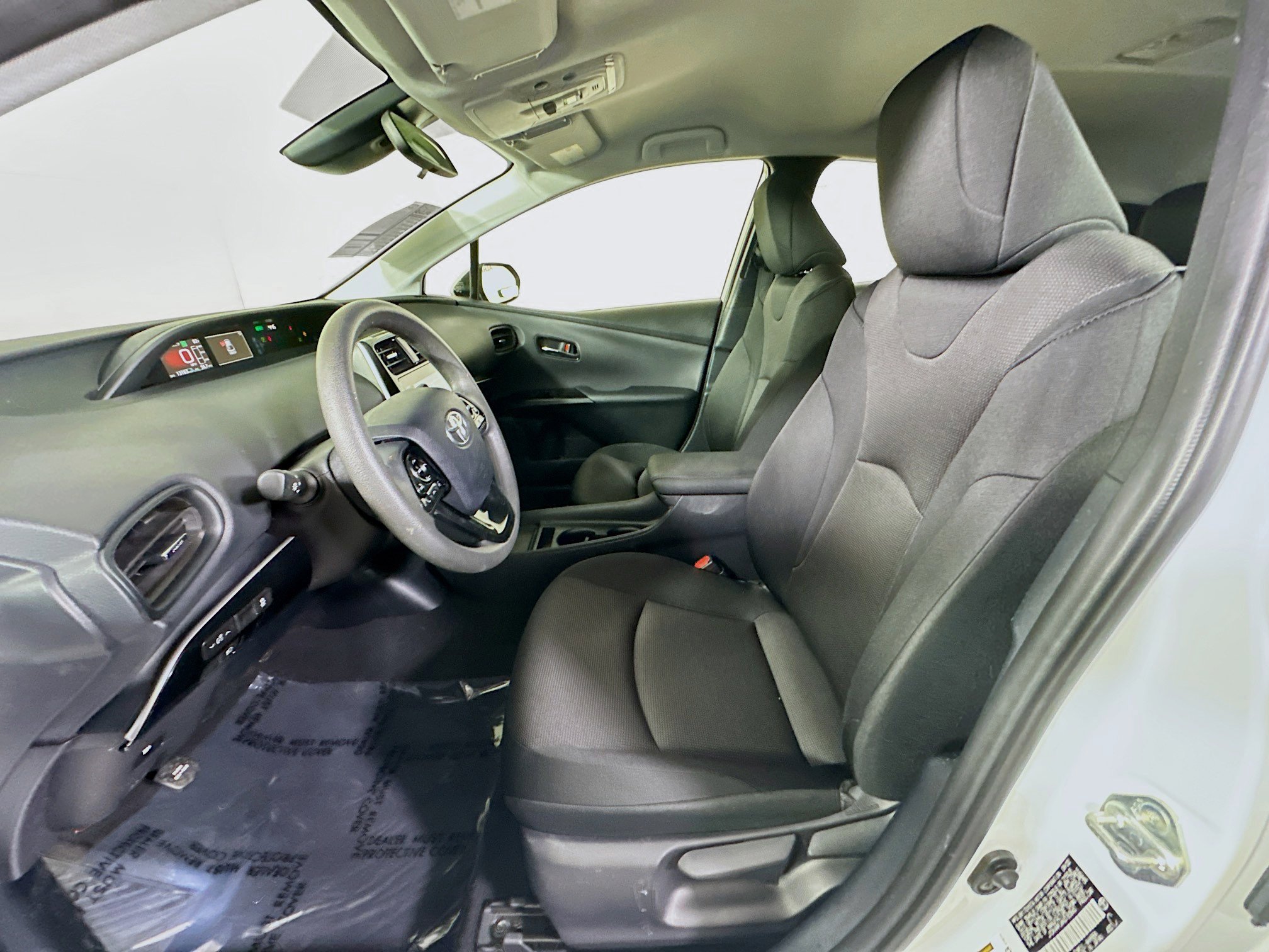 Used 2022 Toyota Prius L Eco image 12