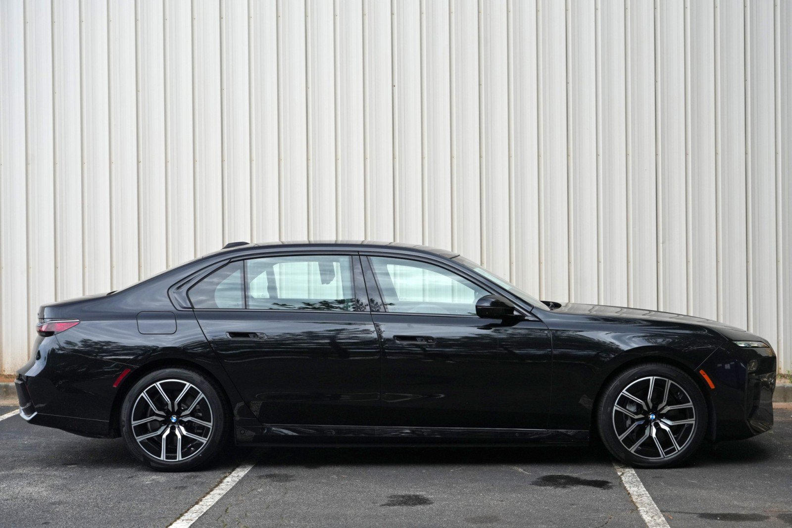 Used 2023 BMW i7 xDrive60 w/ Executive Package 2 AWD/4WD image 74
