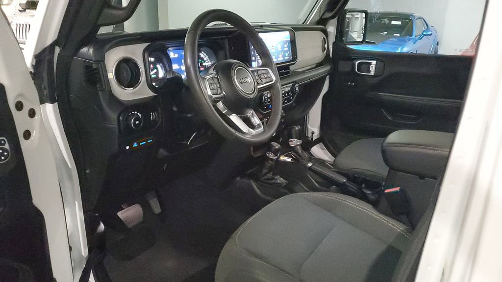 Used 2024 Jeep Wrangler Unlimited Sahara image 19