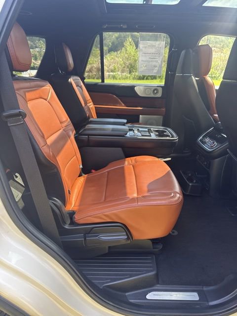 Used 2018 Lincoln Navigator Reserve w/ Technology Package AWD/4WD image 40