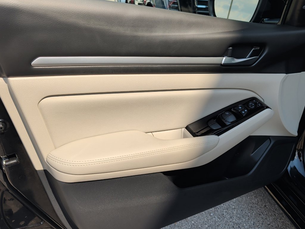 Used 2024 Nissan Altima 2.5 SL FWD image 13