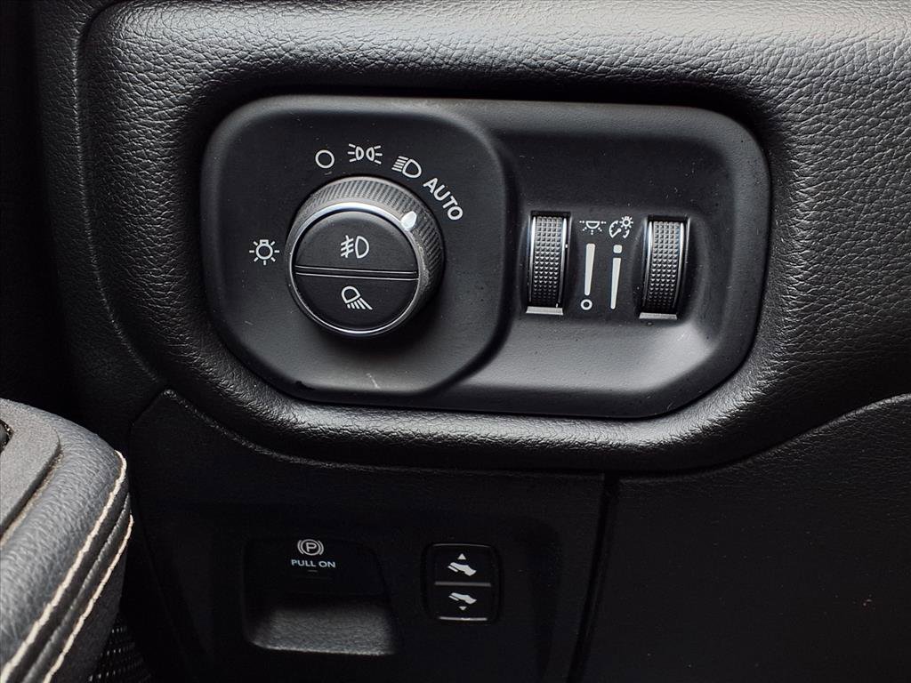 Used 2025 RAM 1500 Laramie AWD/4WD image 18