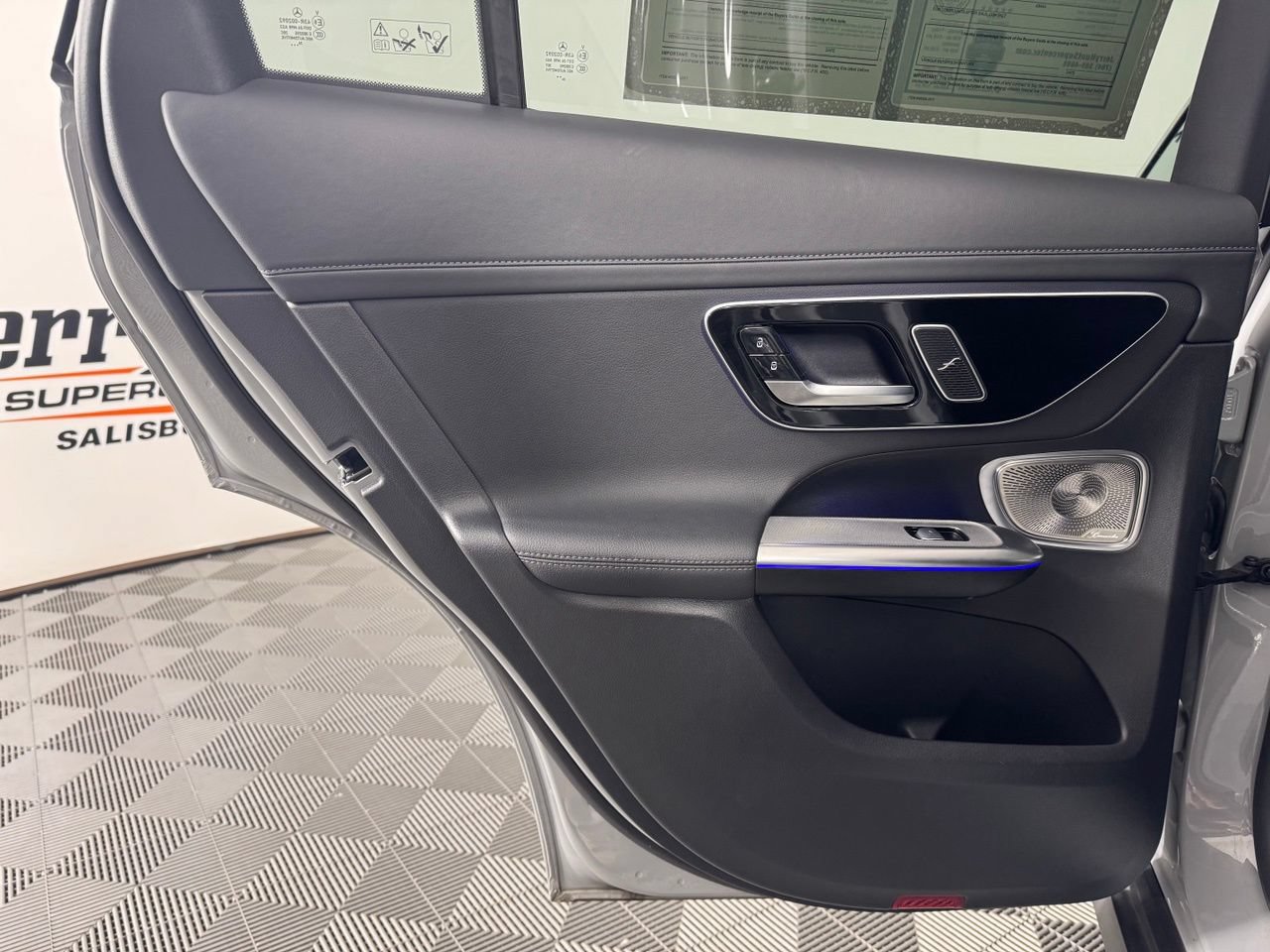 Used 2025 Mercedes-Benz GLC 350e 4MATIC image 27