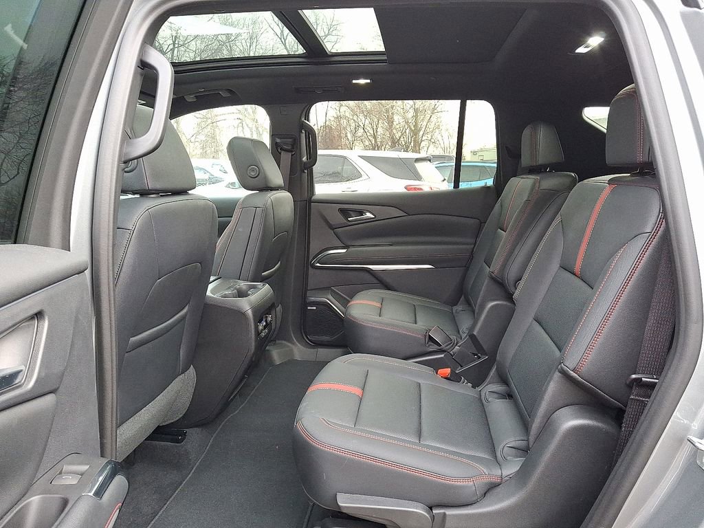 Used 2024 Chevrolet Traverse RS image 10