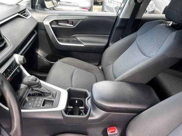 Used 2025 Toyota RAV4 XLE AWD/4WD image 12