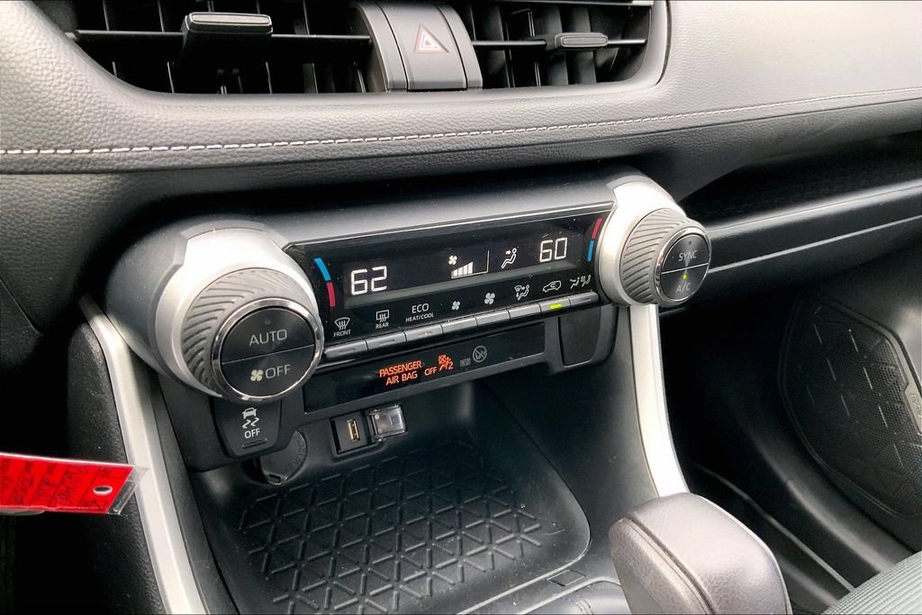 Used 2021 Toyota RAV4 LE AWD/4WD image 15