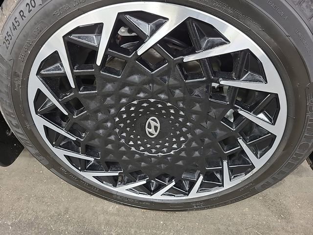 Used 2024 Hyundai Ioniq 5 Limited image 12