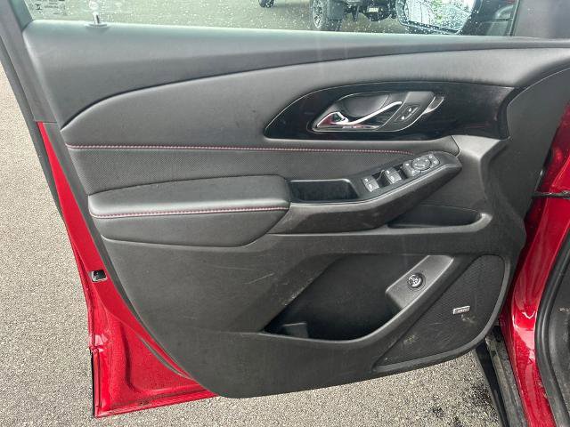Used 2023 Chevrolet Traverse RS FWD image 17