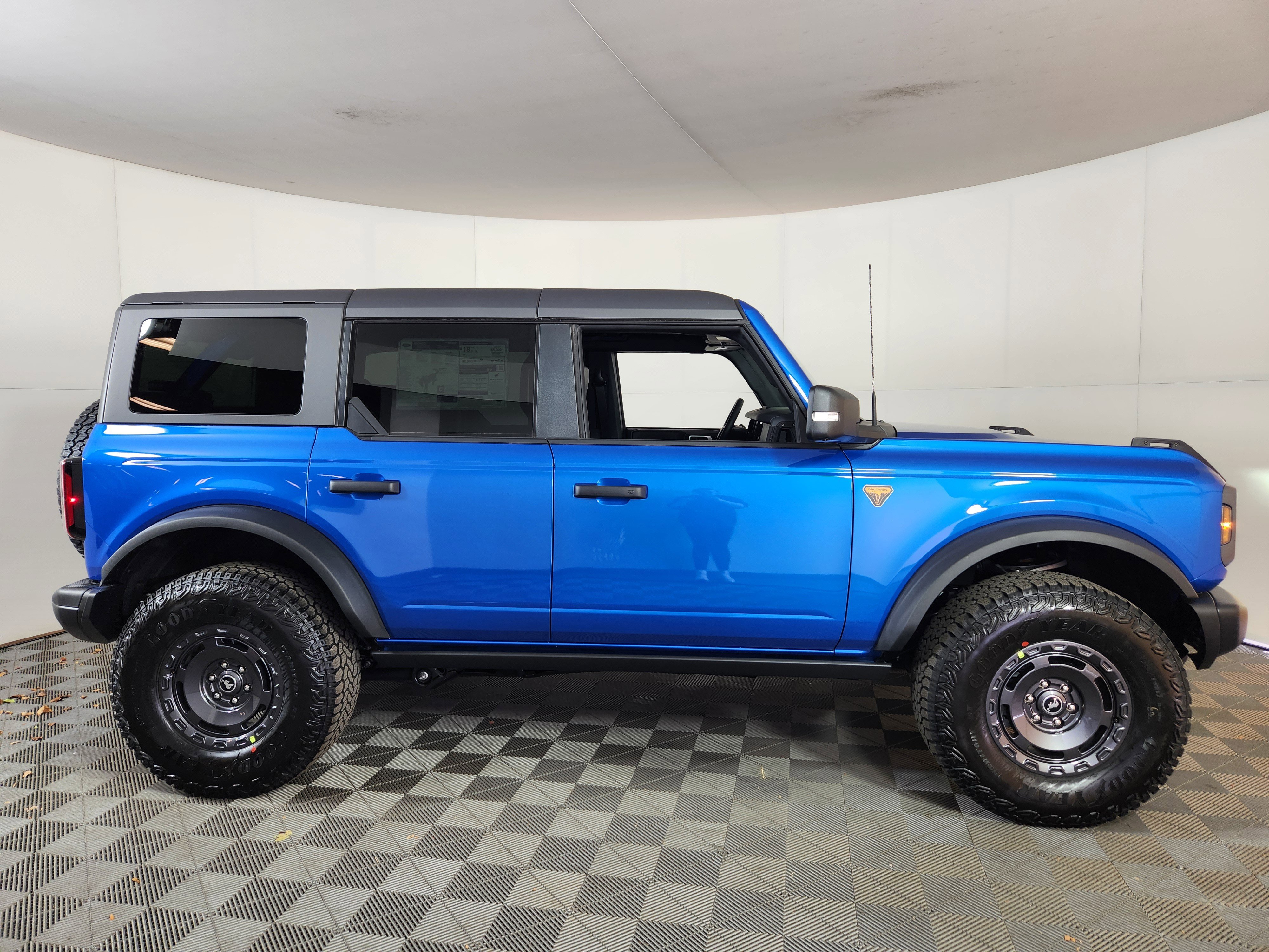 New 2025 Ford Bronco Badlands image 8