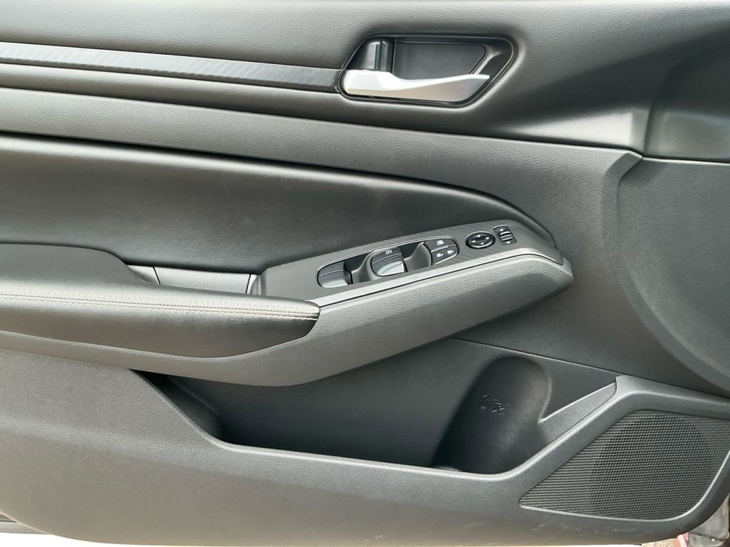 Used 2024 Nissan Altima 2.5 SV image 21