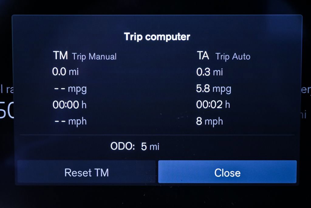 New 2026 Volvo XC60 T8 Core w/ Climate Package PRO image 11