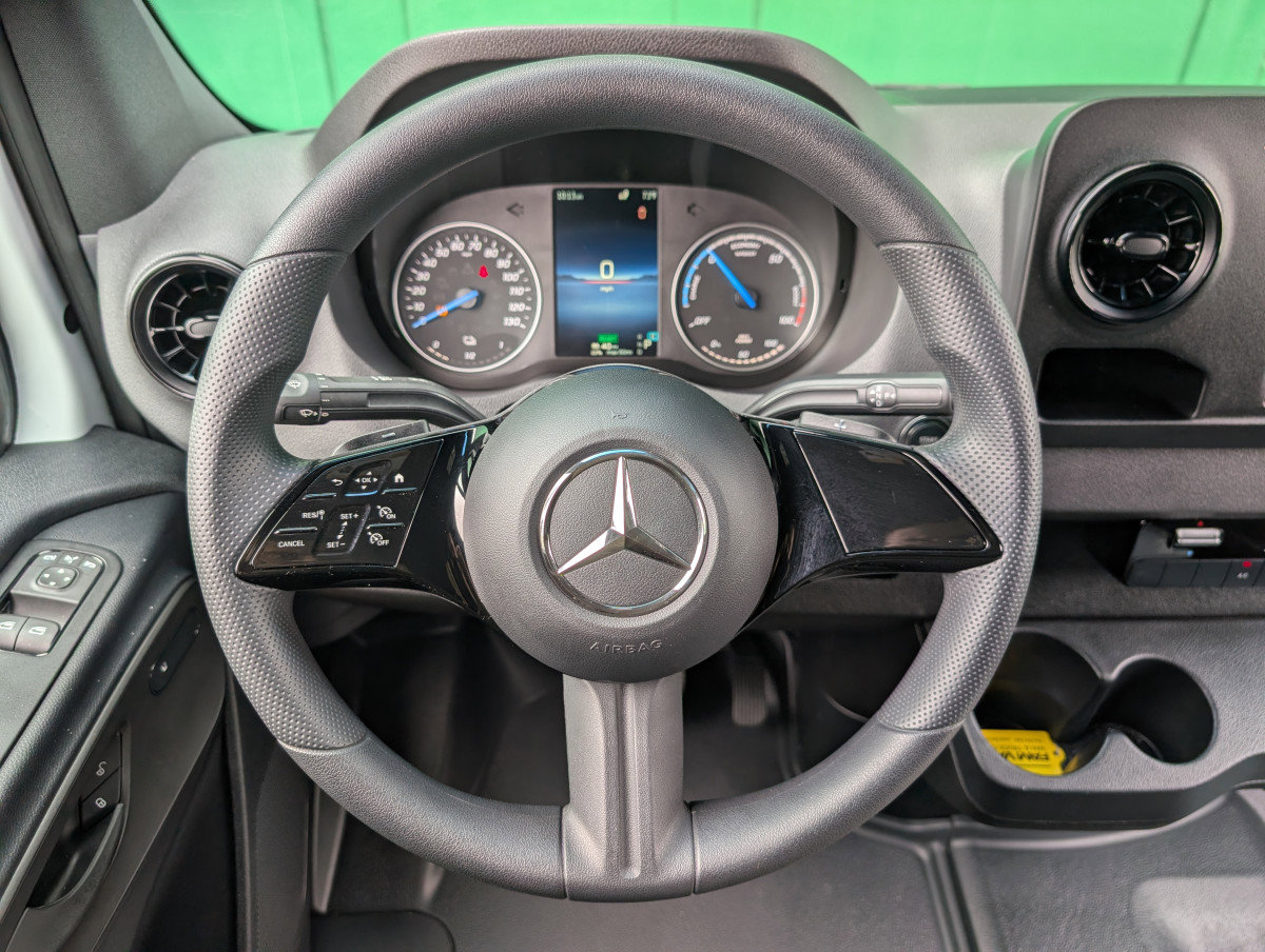 Used 2024 Mercedes-Benz eSprinter 170 Cargo image 27