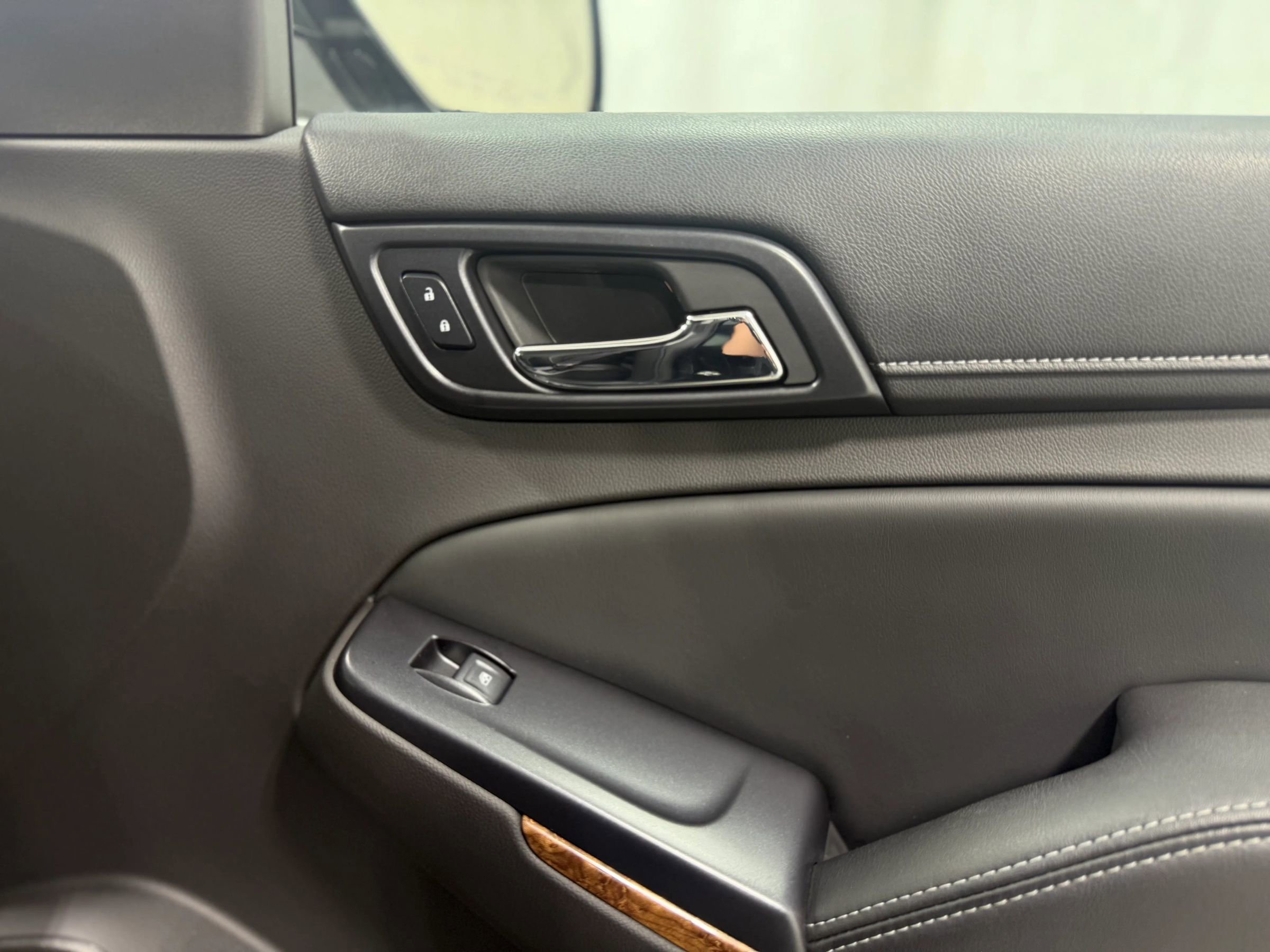 Used 2015 Chevrolet Tahoe LTZ image 25