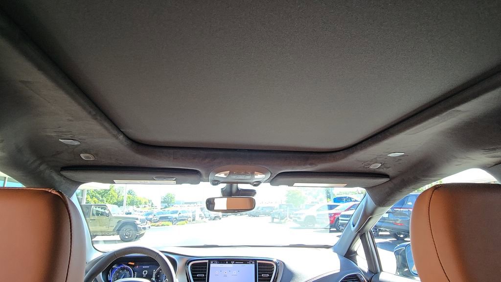 New 2026 Chrysler Pacifica Pinnacle w/ Trailer Tow Group FWD image 22